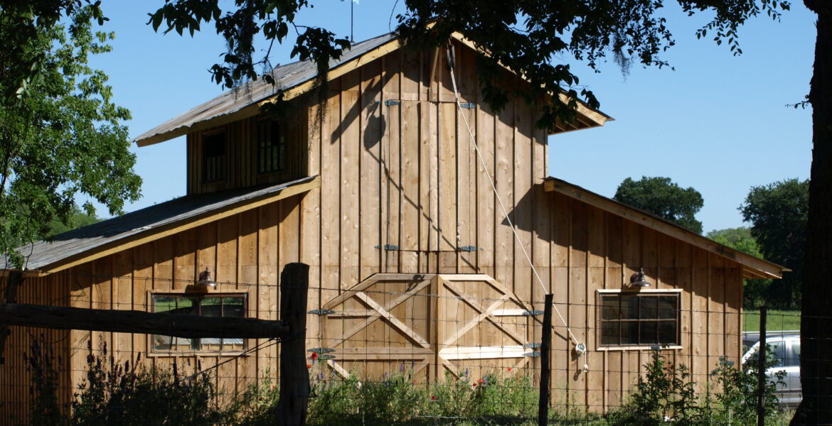 How Much Does a Horse Barn Cost? Smart Barn Construction Tips for Texas Owners - Fences of Texas Hill Country, Moeller Ranch